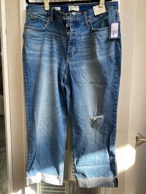 Universal Thread Light Blue Boyfriend Jeans with Distressed Knee